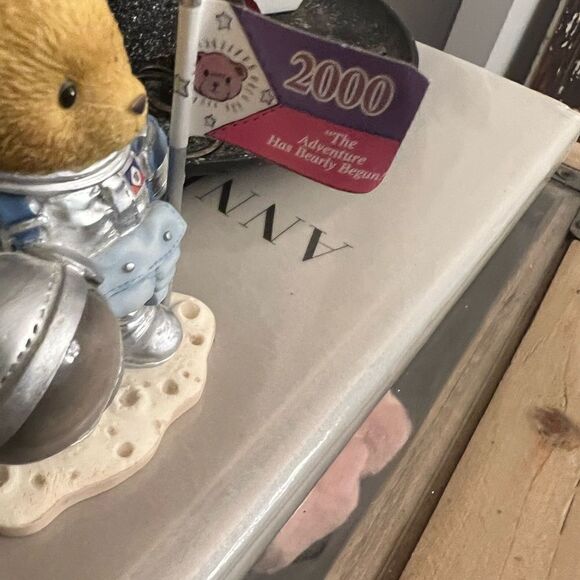 Cherished Teddies 601659 Neil Astronaut Rock Year 2000 Flag Figurine. - Picture 5 of 5